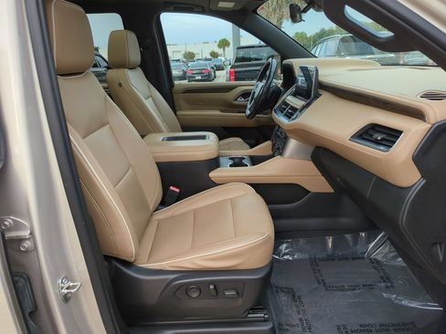 Used 2021 Chevrolet Tahoe Premier w/ Premium Package RWD image 25