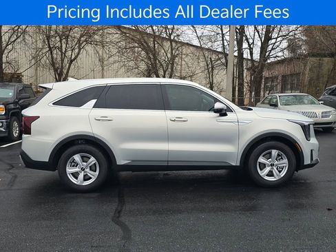 New 2026 Kia Sorento LX FWD image 2