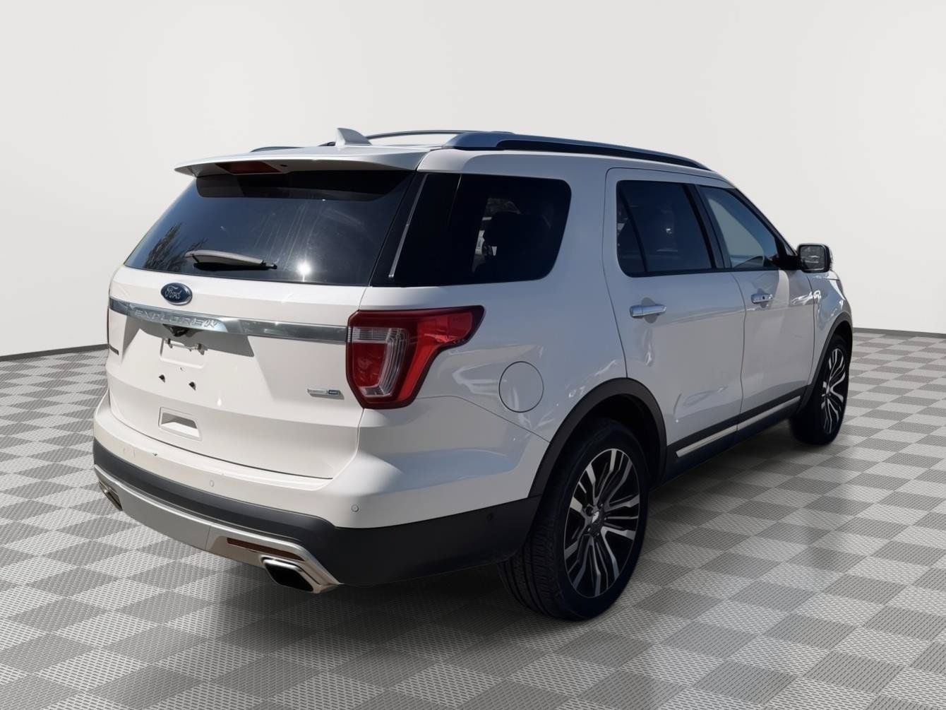 Used 2017 Ford Explorer Platinum AWD/4WD image 6