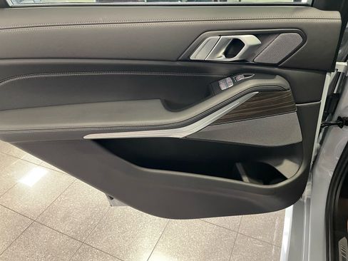 Used 2023 BMW X7 xDrive40i w/ M Sport Package AWD/4WD image 33