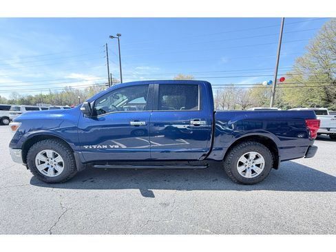 Used 2018 Nissan Titan SV w/ SV Convenience Package image 5