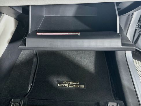 Used 2025 Toyota Corolla Cross LE FWD image 32
