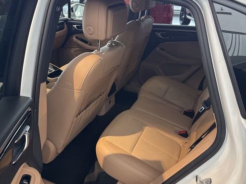 Used 2022 Porsche Macan Base image 13