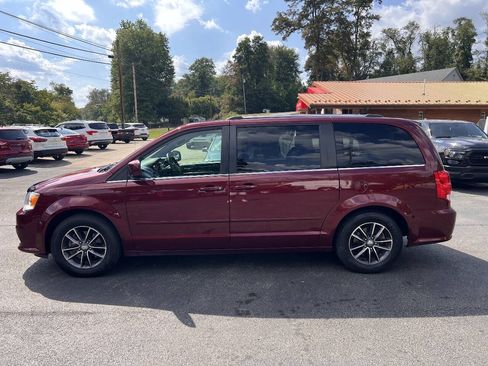 Used 2017 Dodge Grand Caravan SXT w/ Driver Convenience Group FWD image 7