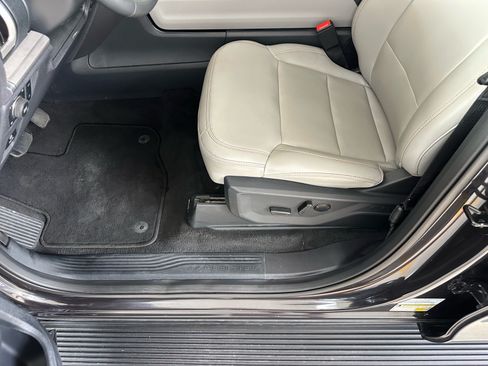 Certified 2025 Ford Expedition Active AWD/4WD image 17