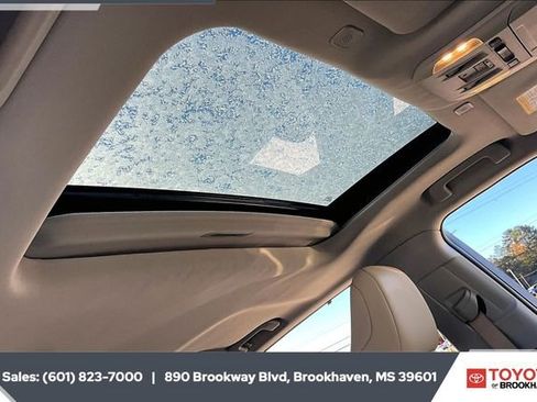 Used 2024 Toyota Highlander XLE image 16