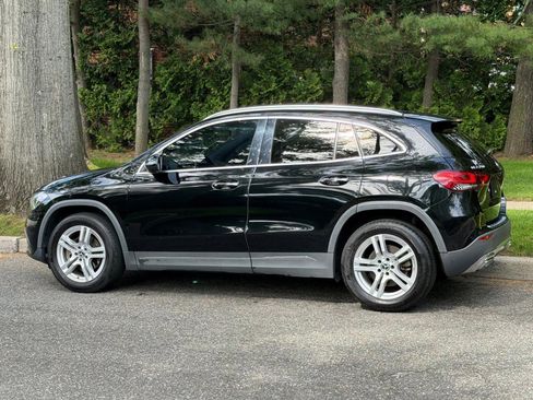 Used 2021 Mercedes-Benz GLA 250 4MATIC w/ Premium Package image 5