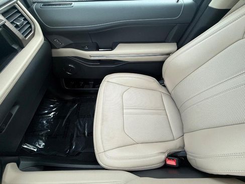 Certified 2023 Ford Expedition Max Limited AWD/4WD image 28