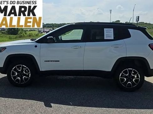 Used 2025 Jeep Compass Trailhawk AWD/4WD image 5
