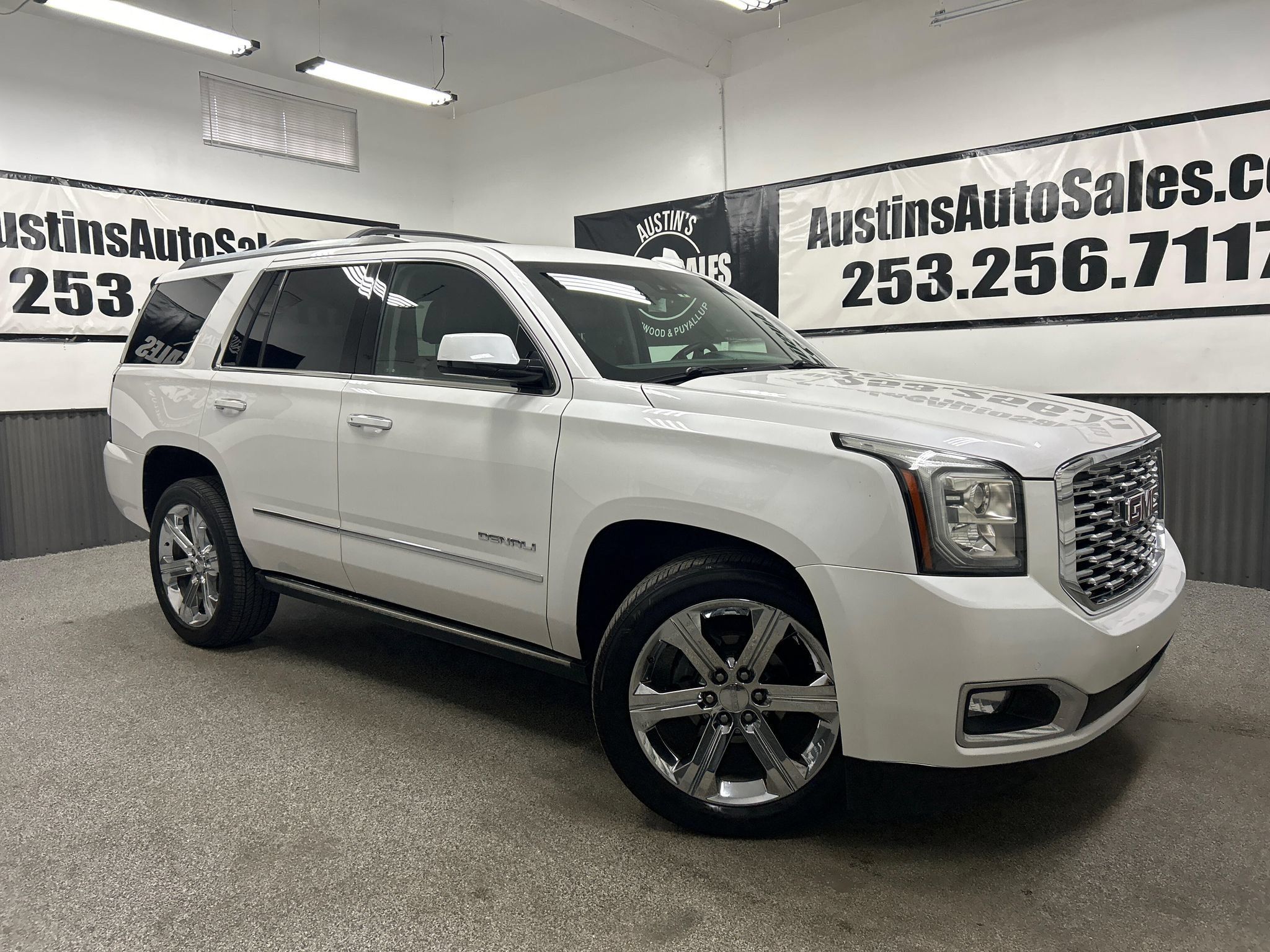 Used 2019 GMC Yukon Denali AWD/4WD image 1