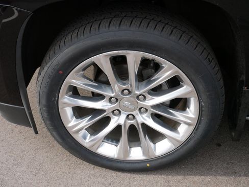 Used 2019 Cadillac Escalade ESV Premium Luxury image 15