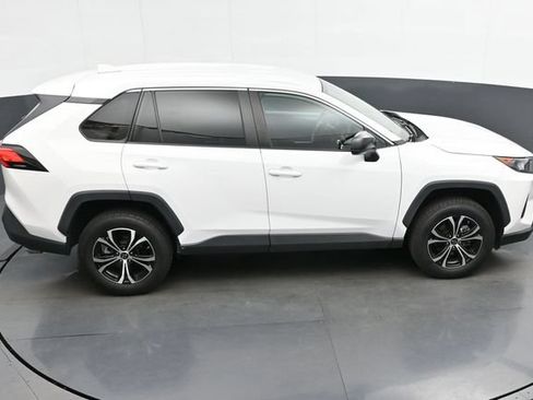 Used 2022 Toyota RAV4 LE FWD image 20