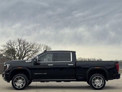 Used 2024 GMC Sierra 2500 Denali w/ Denali Reserve Package image 3