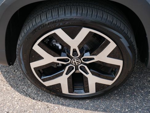 Certified 2023 Volkswagen Taos SEL AWD/4WD image 15