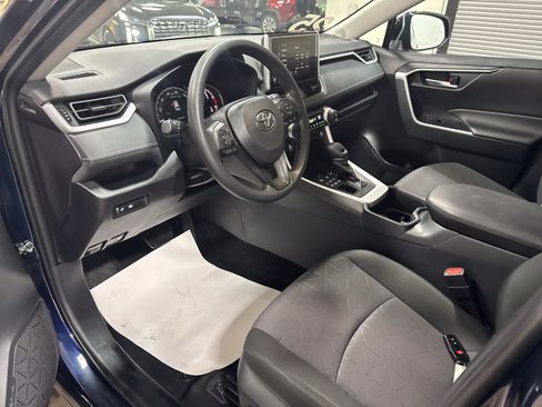 Used 2025 Toyota RAV4 XLE AWD/4WD image 41