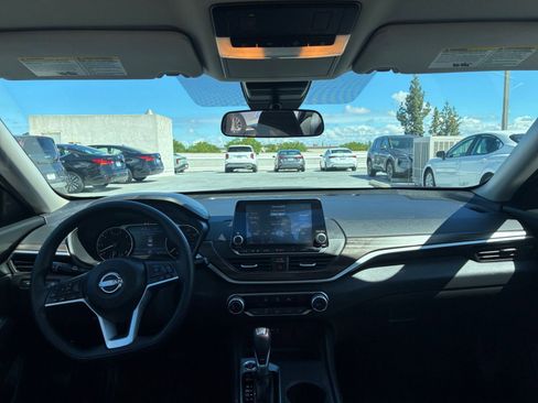 Used 2025 Nissan Altima 2.5 SV image 32