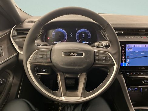 Used 2026 Jeep Grand Cherokee Limited w/ Limited Altitude Package AWD/4WD image 17