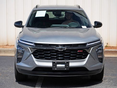 Used 2025 Chevrolet Trax RS FWD image 40