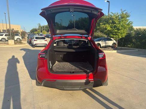 Used 2023 Tesla Model Y Long Range AWD/4WD image 4
