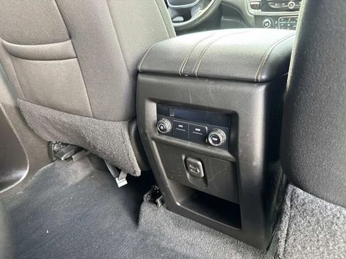 Certified 2021 Chevrolet Traverse LT image 12