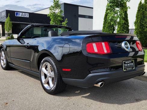 Used 2010 Ford Mustang GT Premium RWD image 3