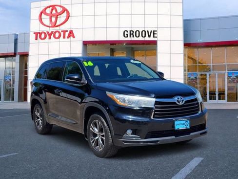 Used 2016 Toyota Highlander XLE AWD/4WD image 8
