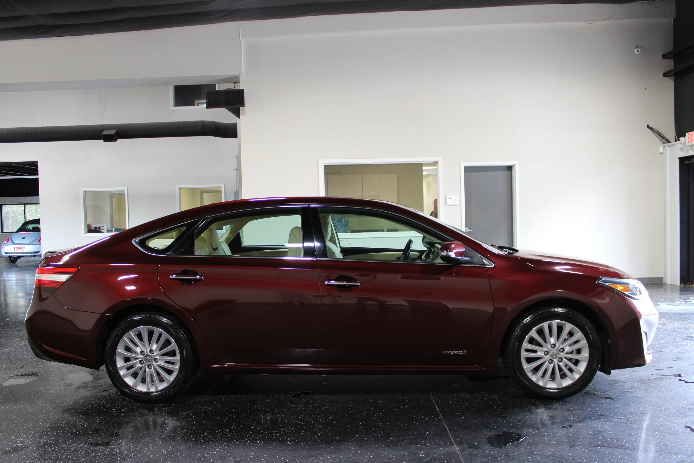 Used 2014 Toyota Avalon XLE Touring FWD image 2