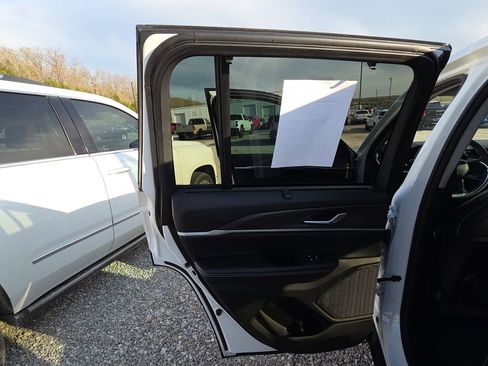 Used 2024 Jeep Grand Cherokee Limited w/ Luxury Tech Group II image 12