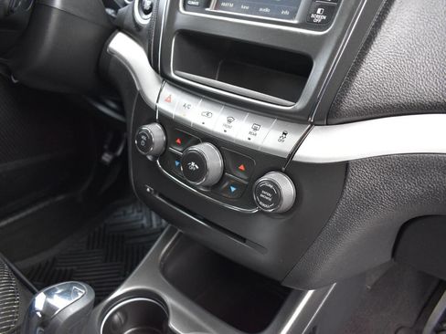 Used 2020 Dodge Journey SE FWD image 23