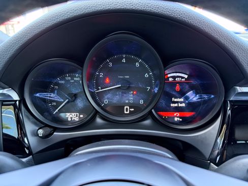Used 2023 Porsche Macan AWD/4WD image 30