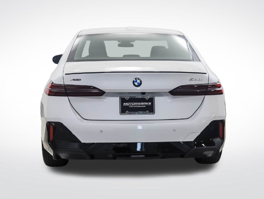 Used 2027 BMW 530i xDrive w/ M Sport Package AWD/4WD image 4