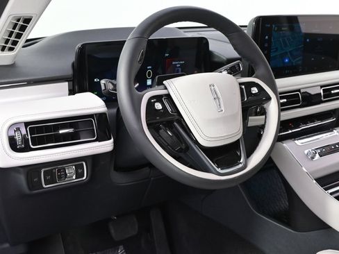 New 2026 Lincoln Aviator Reserve AWD/4WD image 11