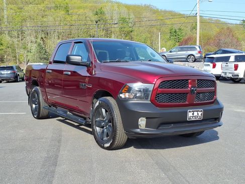 Used 2017 RAM 1500 Express w/ Express Value Package AWD/4WD image 3