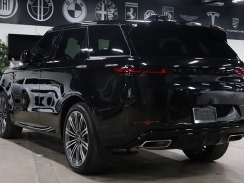 Used 2025 Land Rover Range Rover Sport Dynamic SE AWD/4WD image 3