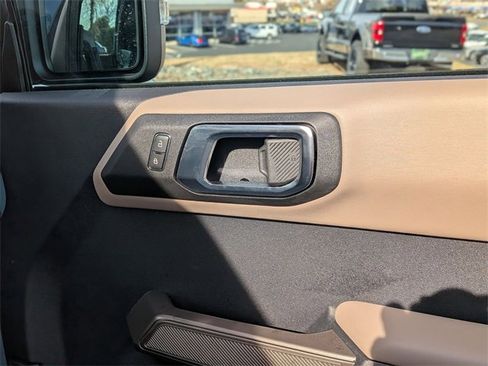 Used 2022 Ford Bronco Wildtrak image 38