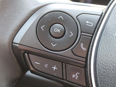 Used 2022 Toyota RAV4 Limited AWD/4WD image 28