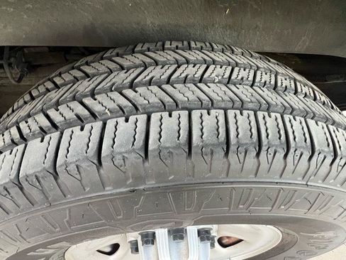 Used 2016 Chevrolet Express 2500 RWD image 8