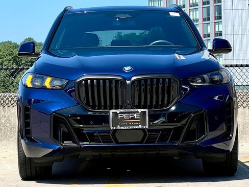 Used 2026 BMW X5 xDrive40i w/ M Sport Package AWD/4WD image 2