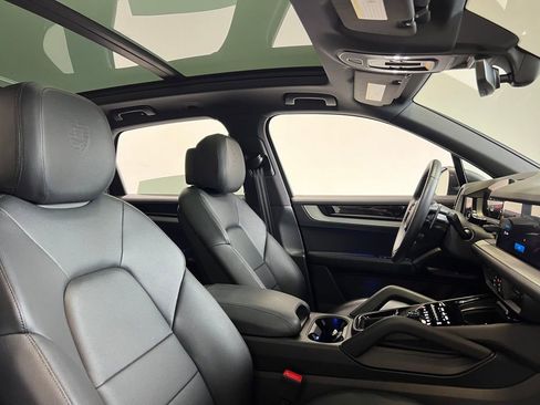 Used 2025 Porsche Cayenne image 23
