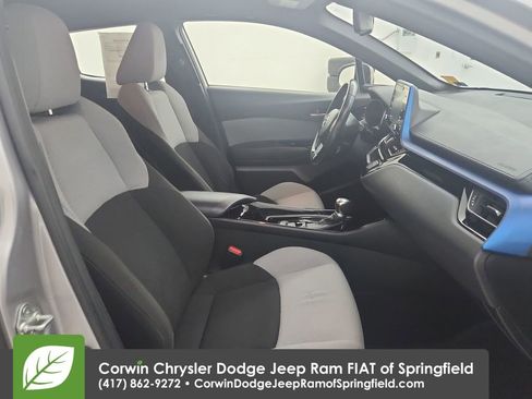 Used 2019 Toyota C-HR XLE FWD image 30