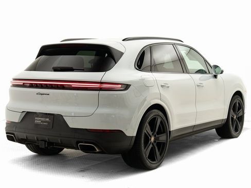 Used 2025 Porsche Cayenne image 35