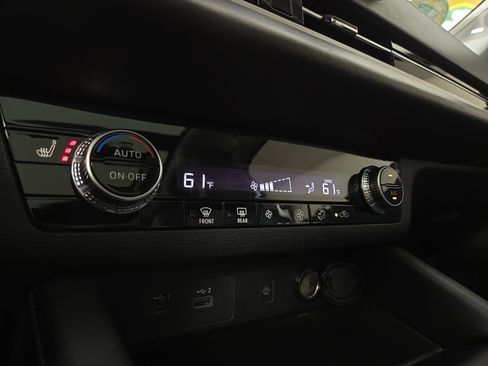 Used 2024 Mitsubishi Outlander FWD image 28