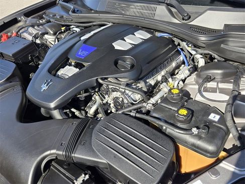 Used 2019 Maserati Quattroporte S image 18