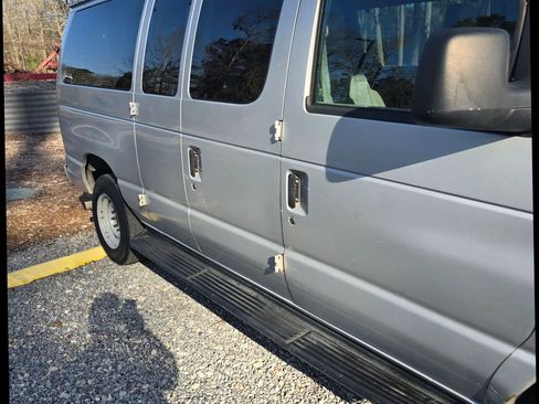 Used 2009 Ford E-350 and Econoline 350 XL image 4