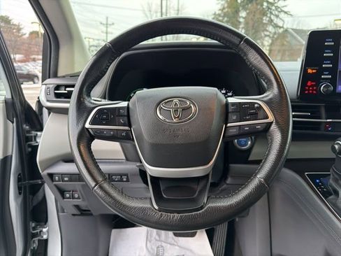 Used 2024 Toyota Sienna XLE image 24