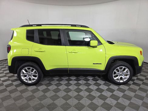 Used 2018 Jeep Renegade Latitude w/ Cold Weather Group image 9
