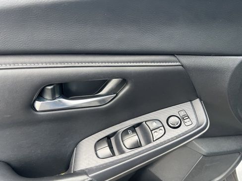 Used 2023 Nissan Sentra SV image 9