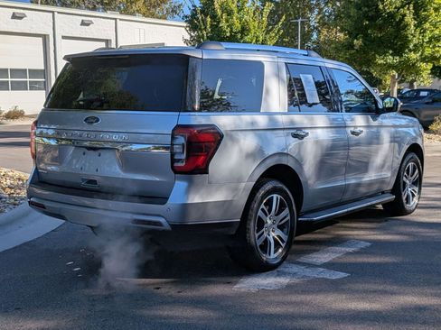 Used 2023 Ford Expedition Limited image 3