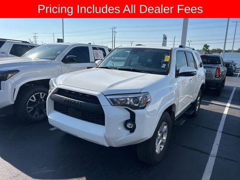 Used 2022 Toyota 4Runner SR5 Premium w/ Moonroof Package AWD/4WD image 12