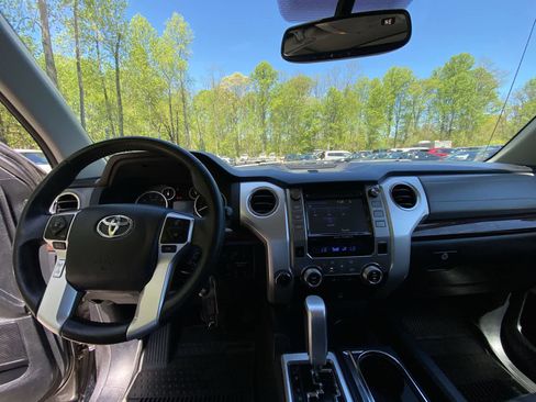 Used 2017 Toyota Tundra Limited w/ Limited Premium Package AWD/4WD image 20